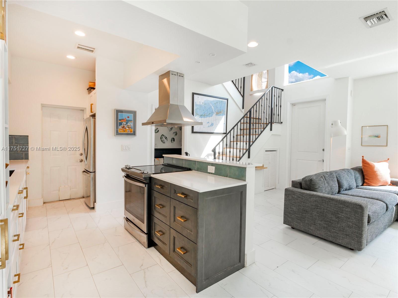 HIBISCUS GARDENS CONDO - Residential