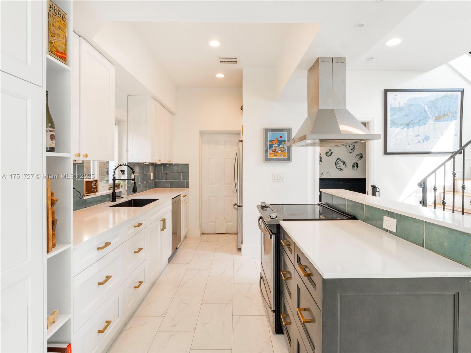 HIBISCUS GARDENS CONDO - Residential