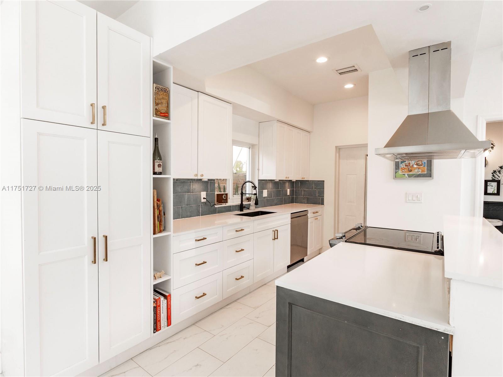 HIBISCUS GARDENS CONDO - Residential