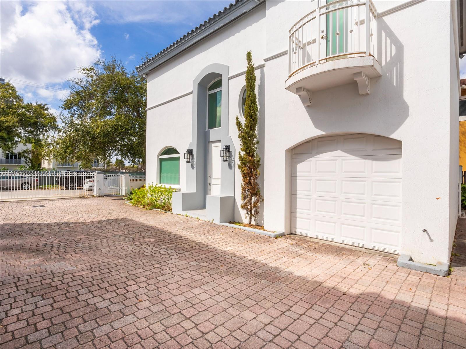 HIBISCUS GARDENS CONDO - Residential