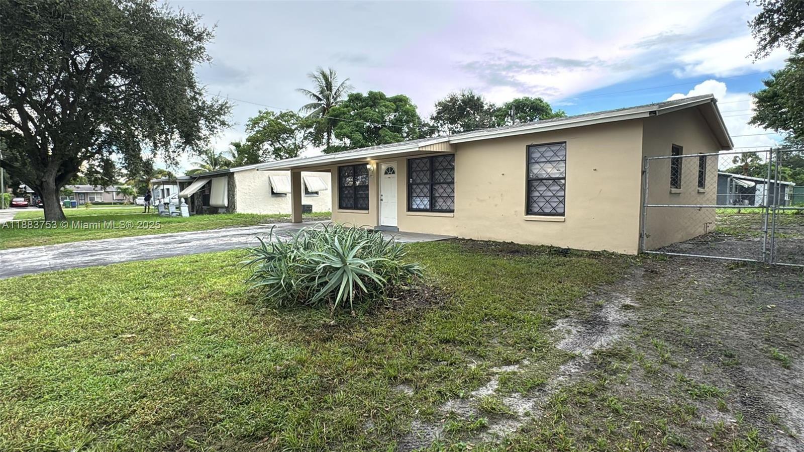 Beautiful remodeled 3 bedrooms, 1 bath home for rent! featuring an updated kitchen and a large back and side lot providing ample space for parking and outdoor entertainment. Schedule your showing today