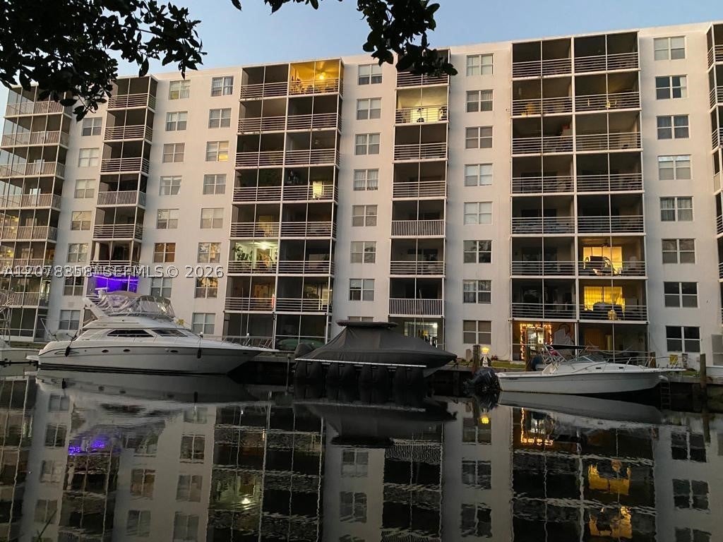 3660 NE 166th St 705, North Miami Beach FL 33160