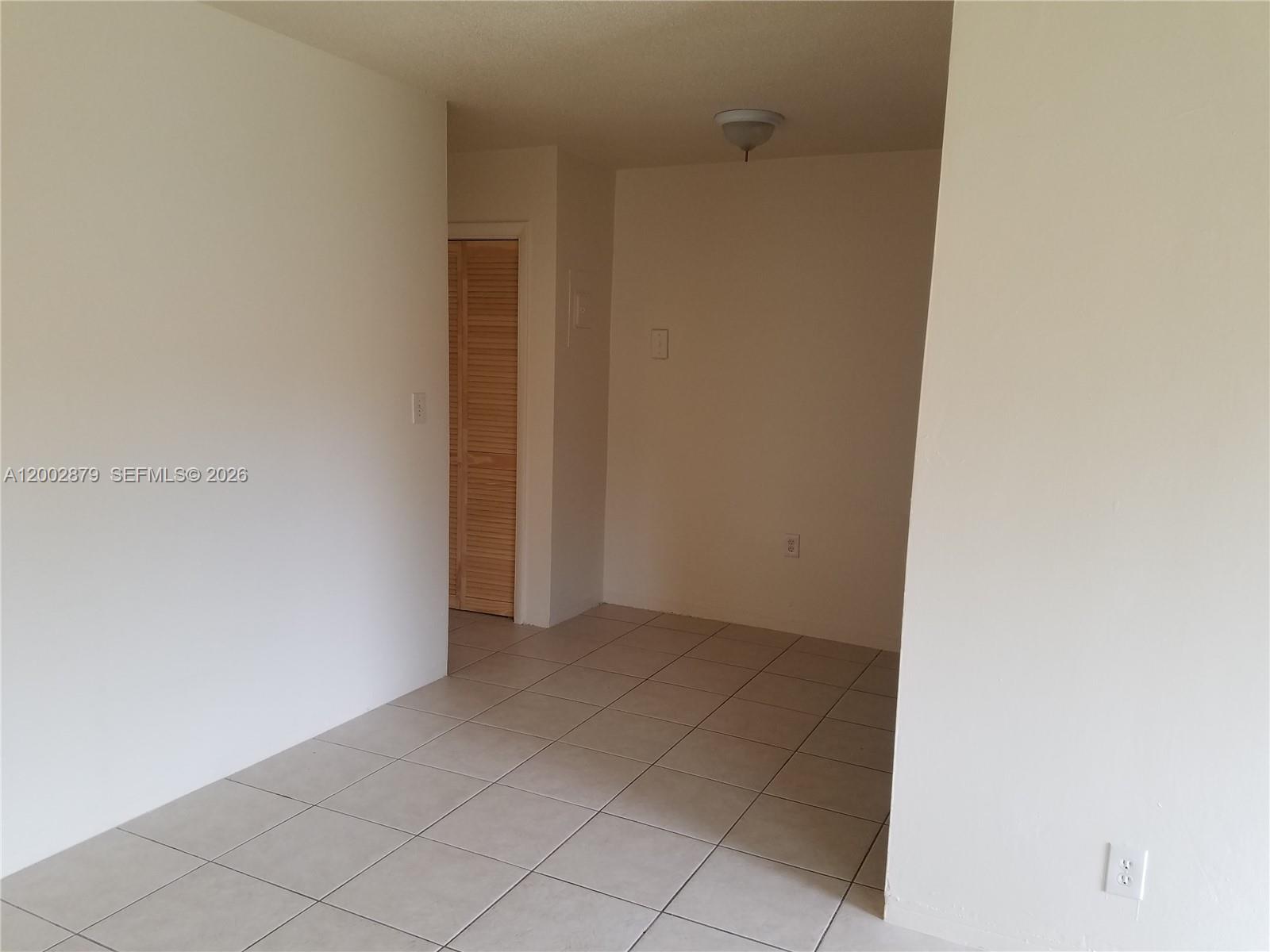 HOLLYWOOD LITTLE RANCHES - Residential Lease