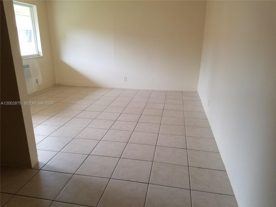 Lovely Large one bedroom Apartment Ready for new tenants. for showing please Text L/A.