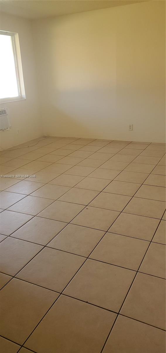 HOLLYWOOD LITTLE RANCHES - Residential Lease