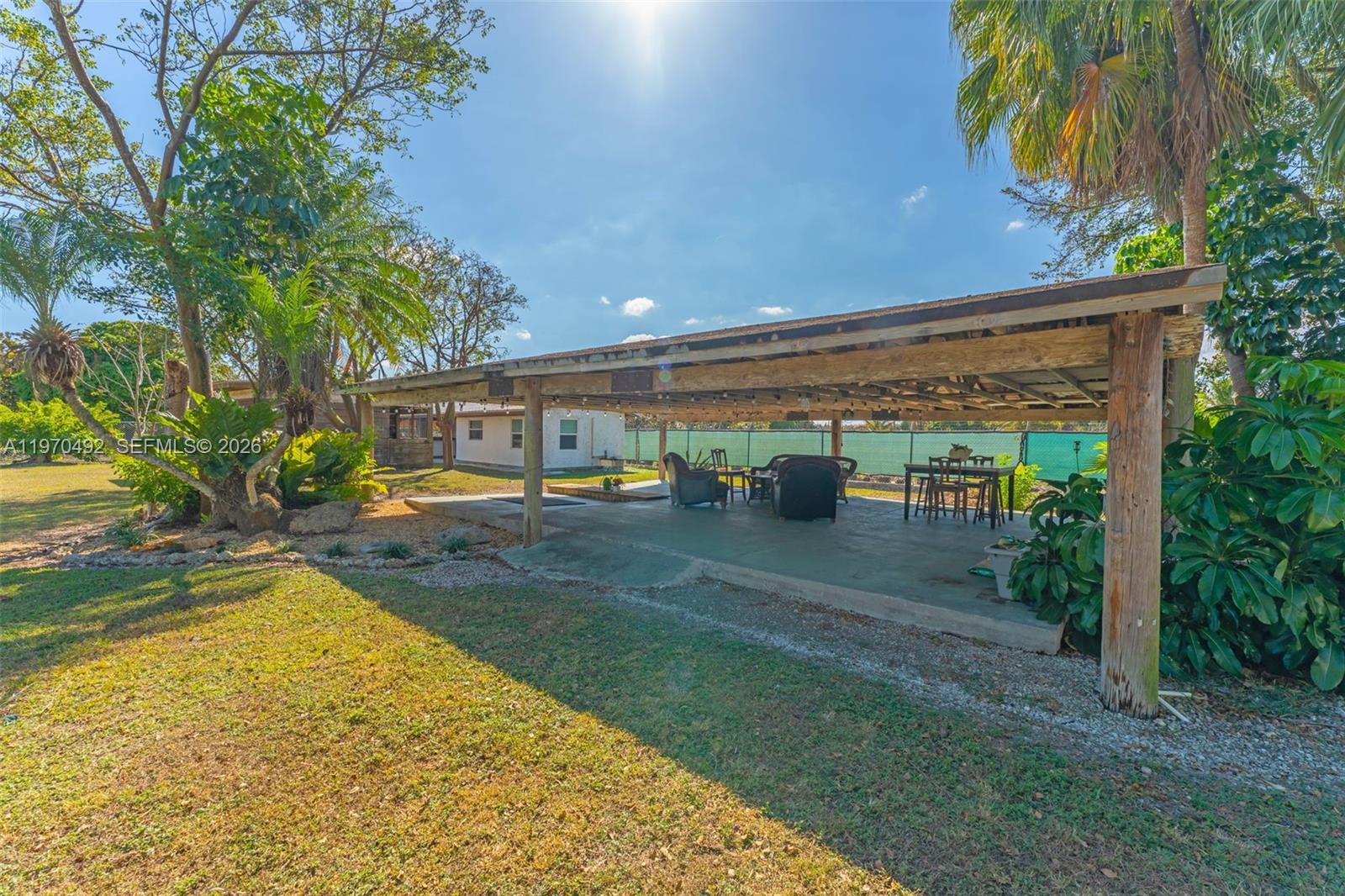 REDLAND 2.5 AC FARMHOUSE - Residential