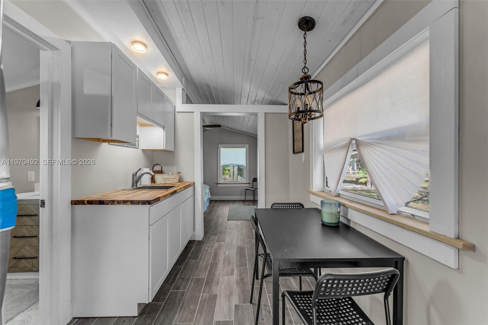 REDLAND 2.5 AC FARMHOUSE - Residential