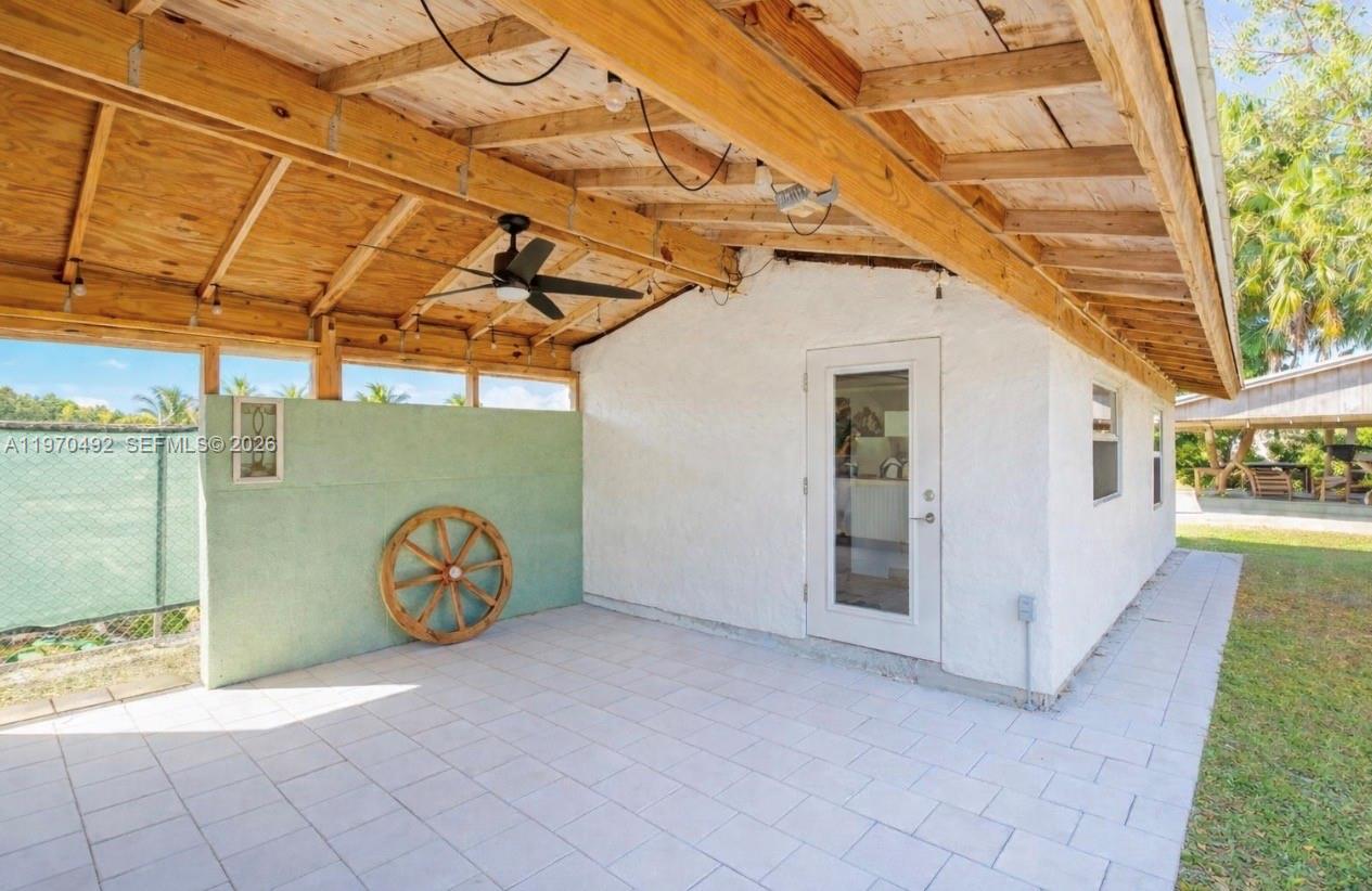 REDLAND 2.5 AC FARMHOUSE - Residential