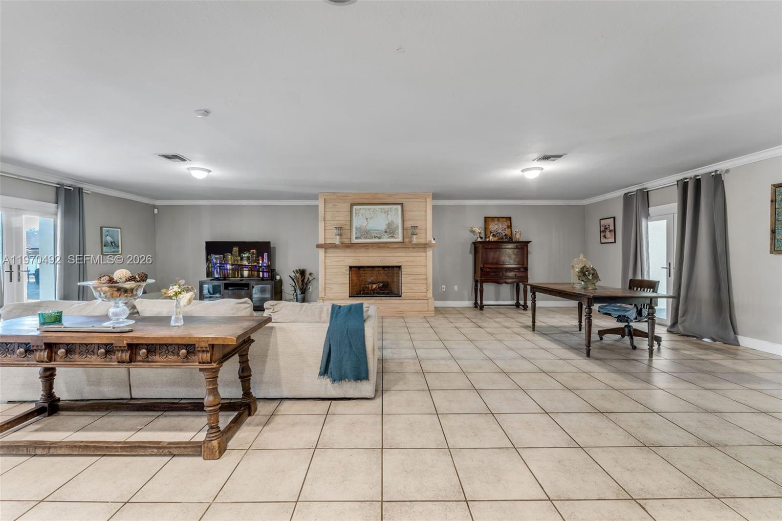 REDLAND 2.5 AC FARMHOUSE - Residential