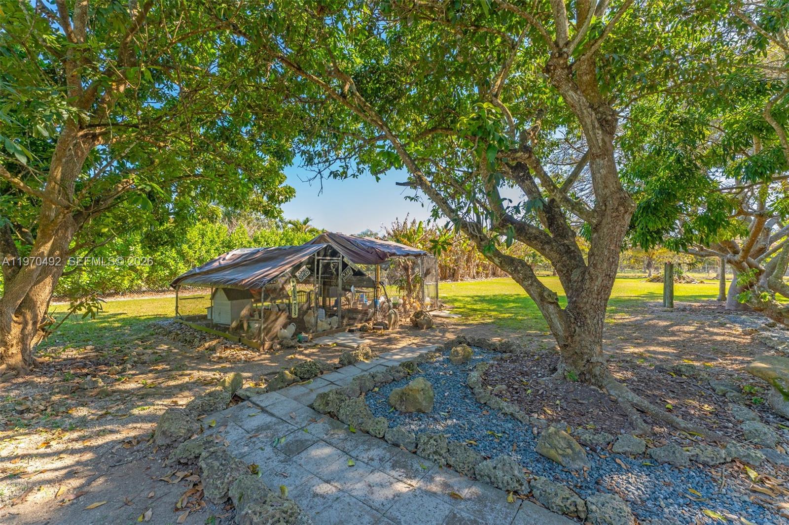 REDLAND 2.5 AC FARMHOUSE - Residential