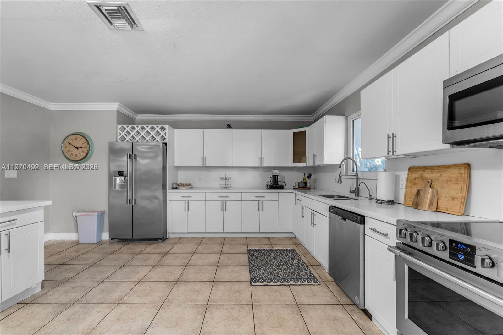 REDLAND 2.5 AC FARMHOUSE - Residential