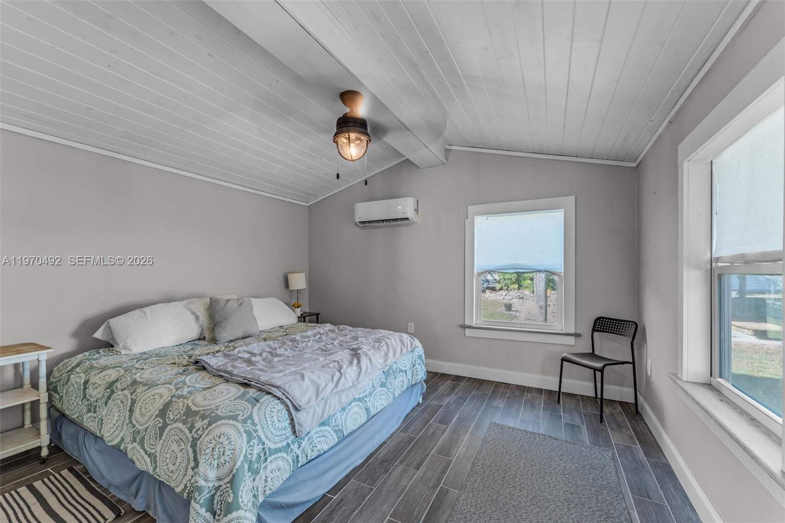 REDLAND 2.5 AC FARMHOUSE - Residential