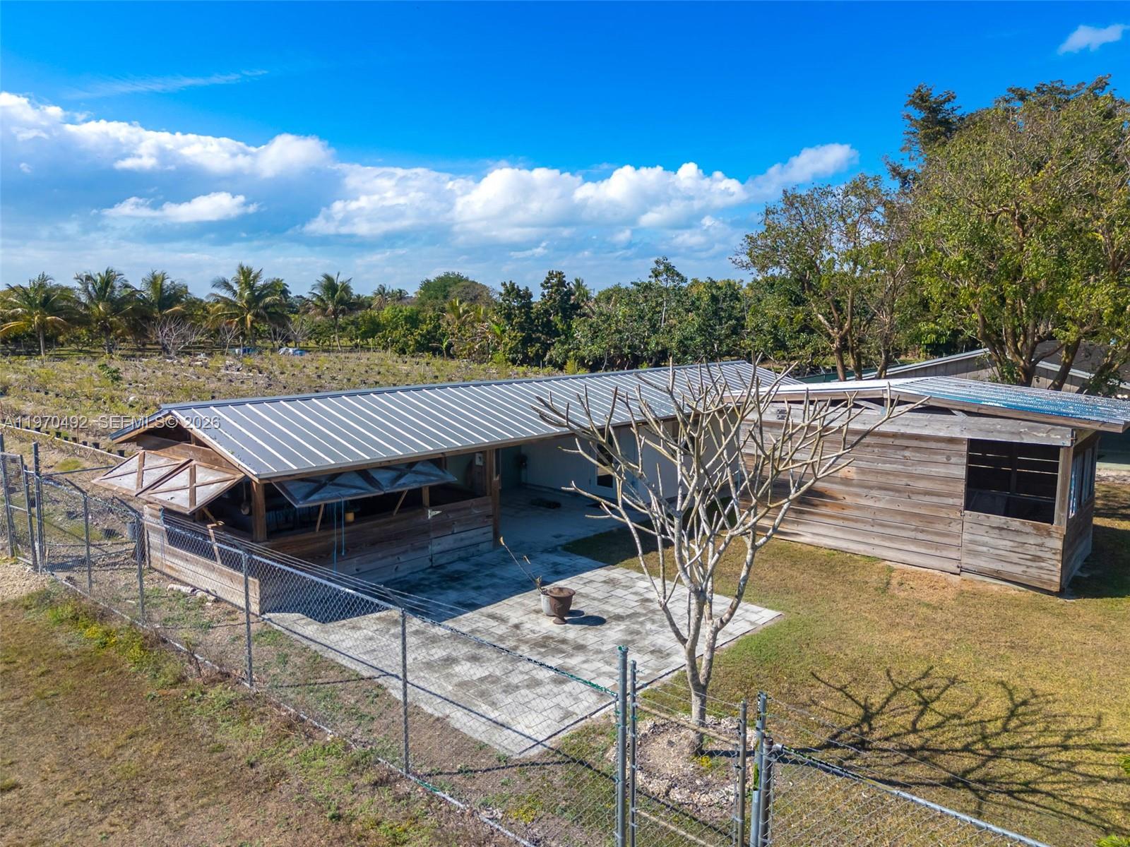 REDLAND 2.5 AC FARMHOUSE - Residential