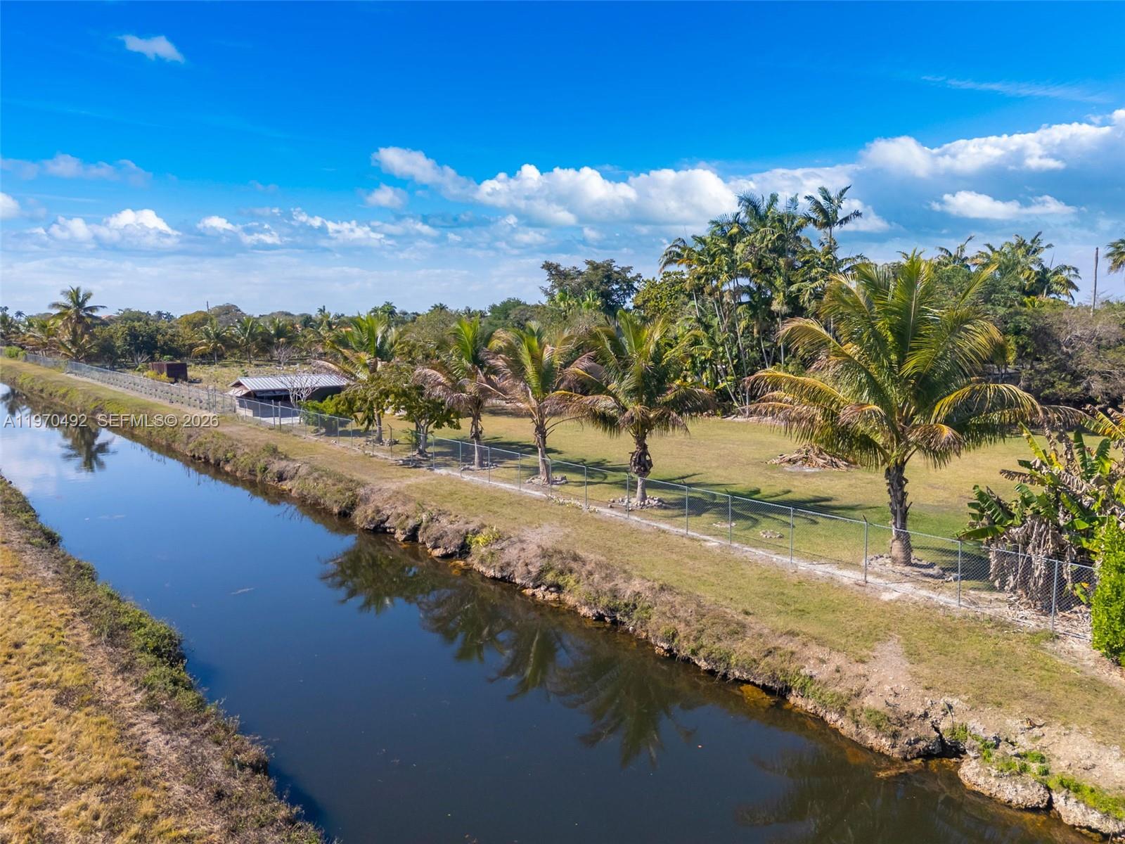 REDLAND 2.5 AC FARMHOUSE - Residential