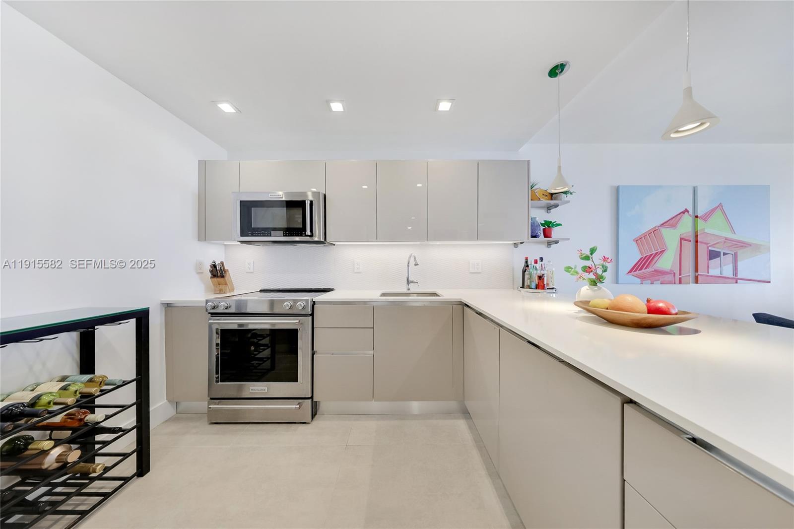 LINCOLN BAY TOWERS CONDO - Residential