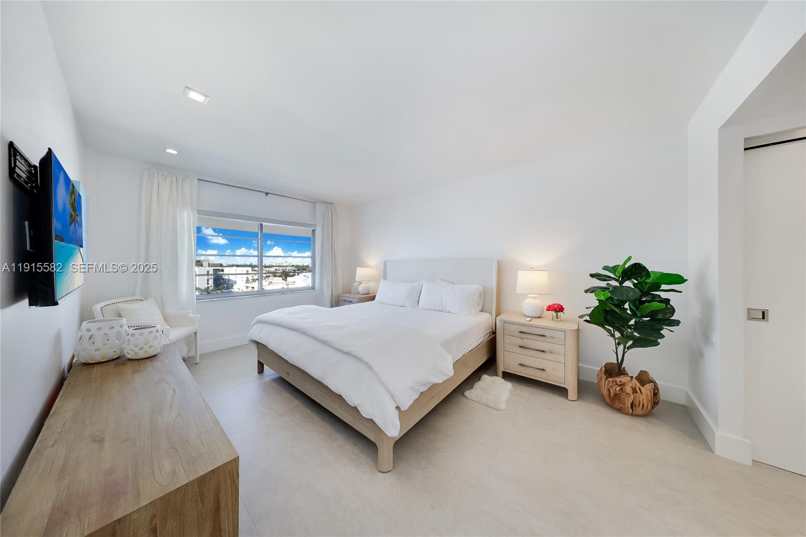 LINCOLN BAY TOWERS CONDO - Residential