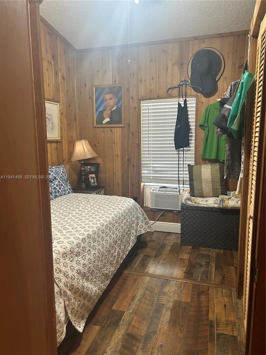 KEY LARGO TRAILER VILLAGE - Residential