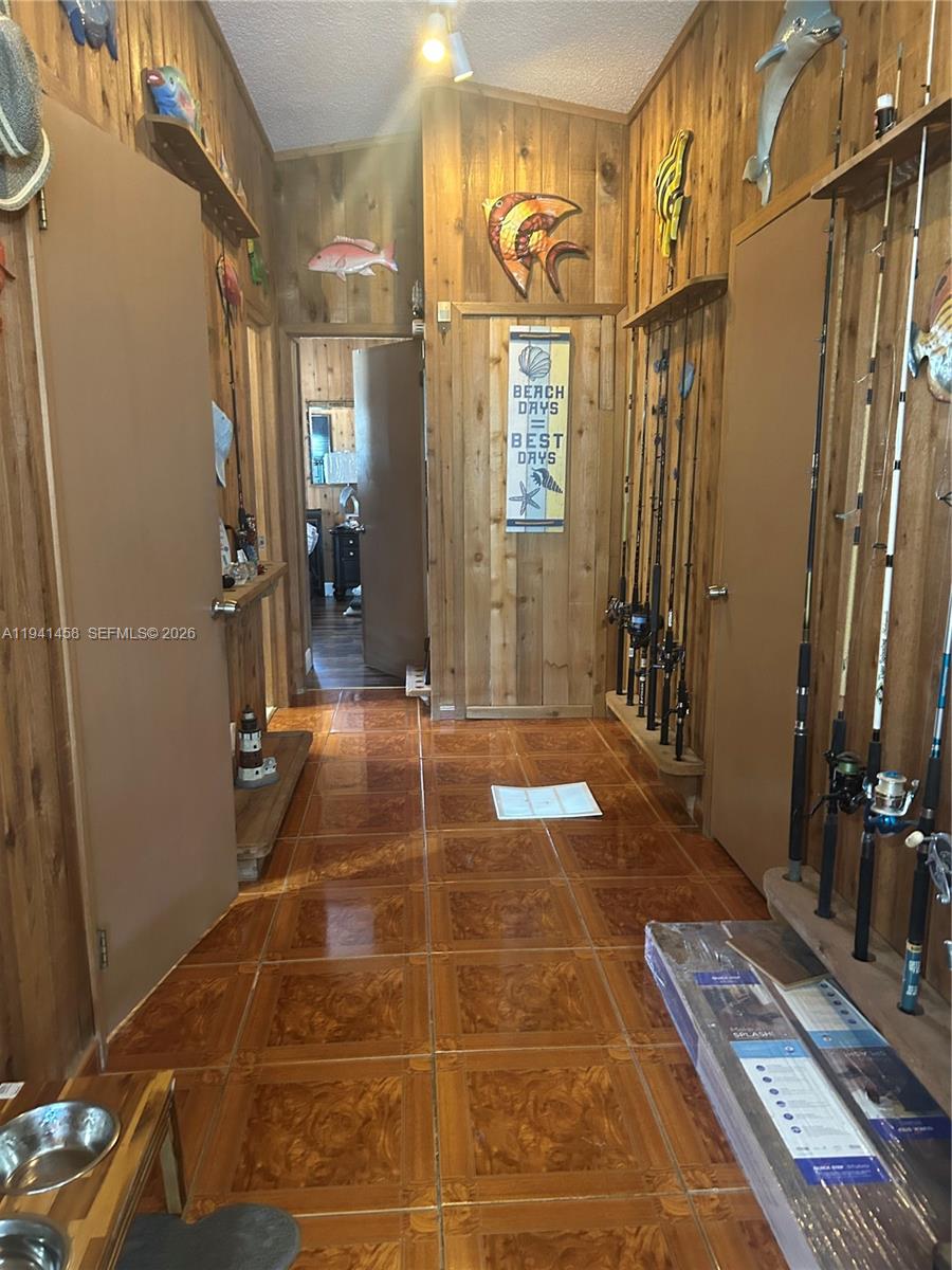 KEY LARGO TRAILER VILLAGE - Residential