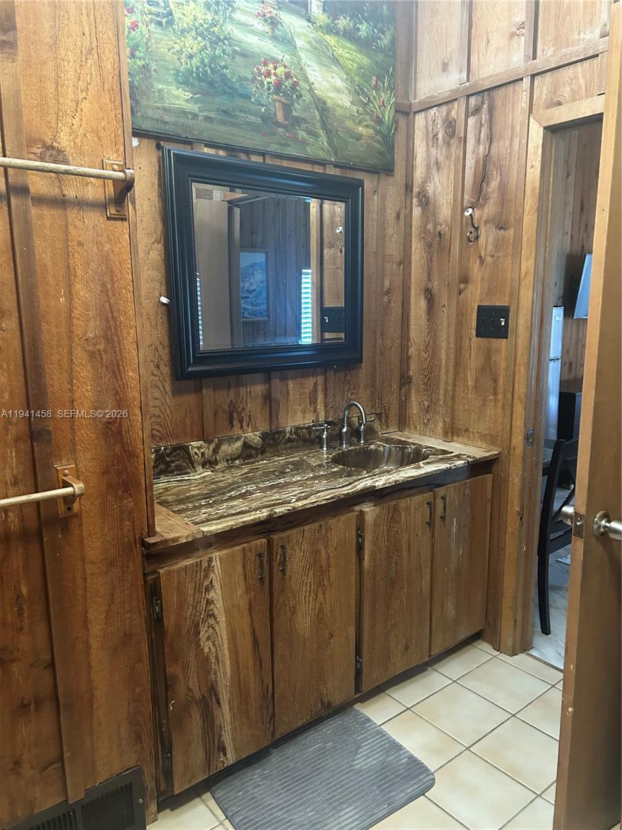 KEY LARGO TRAILER VILLAGE - Residential