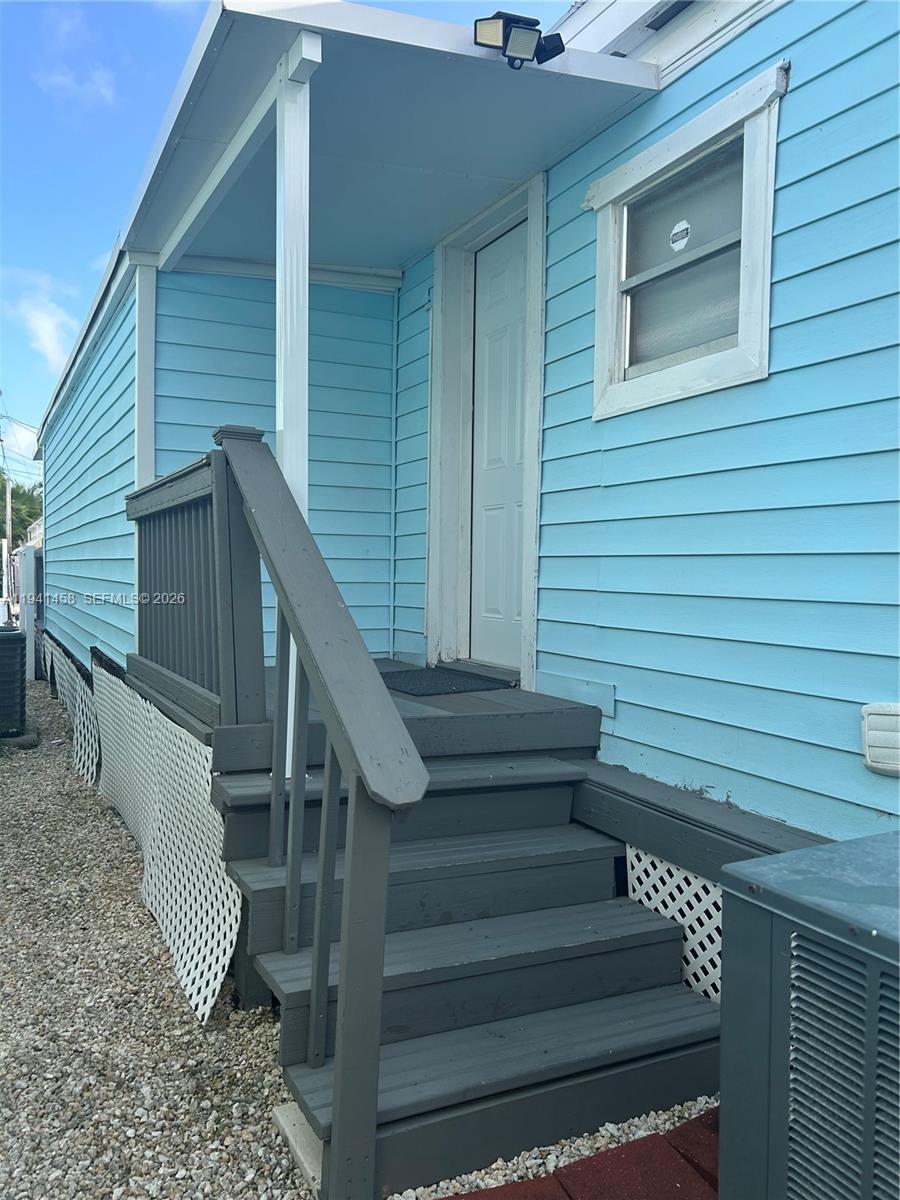 KEY LARGO TRAILER VILLAGE - Residential