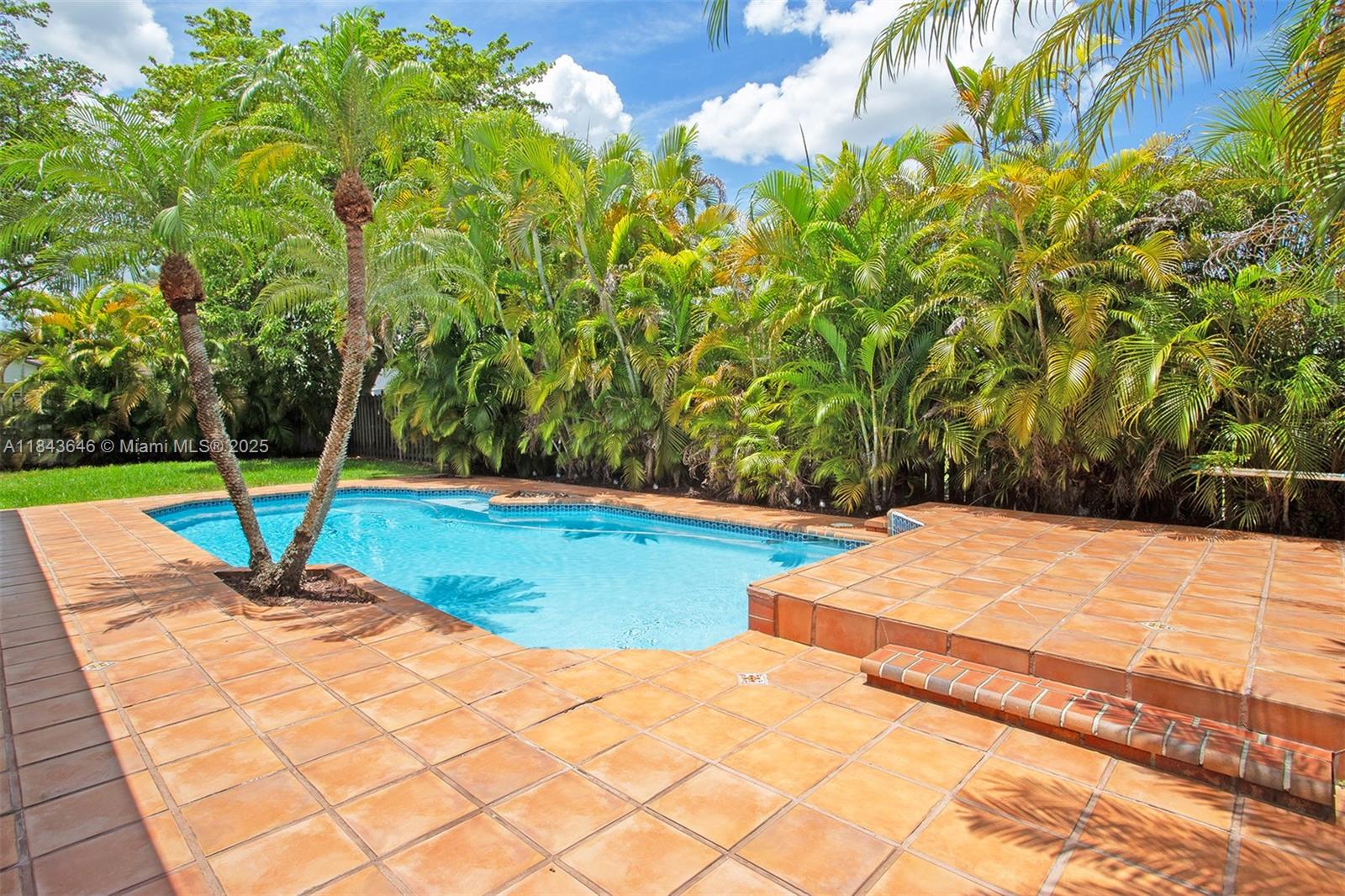SHORES CALUSA - Residential