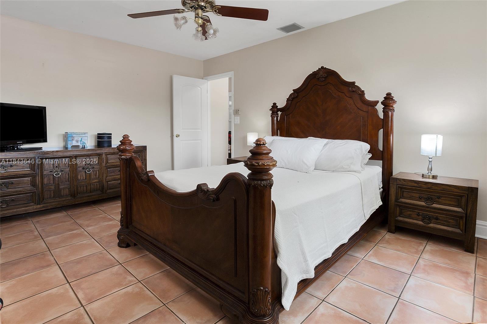 SHORES CALUSA - Residential