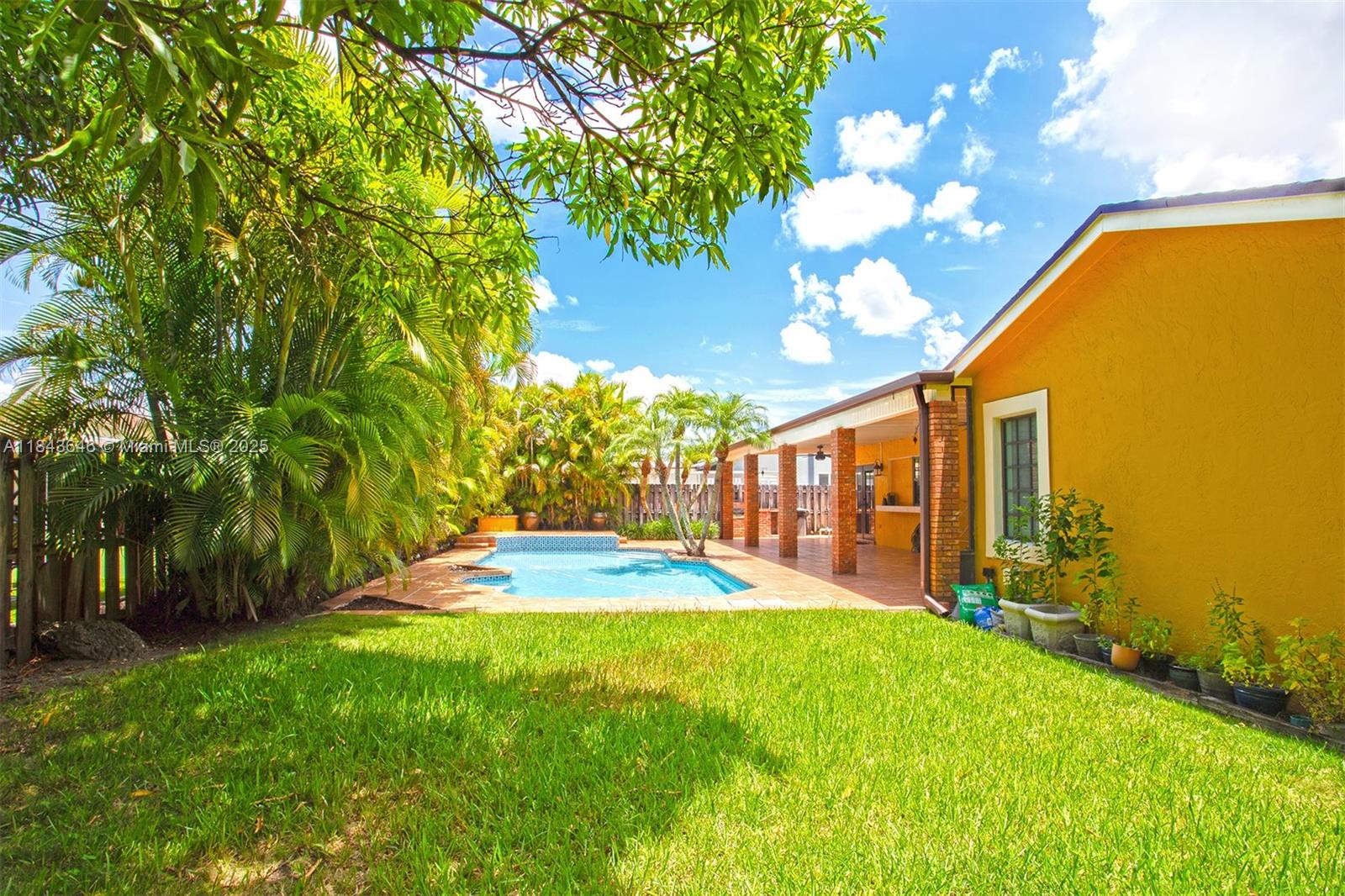 SHORES CALUSA - Residential