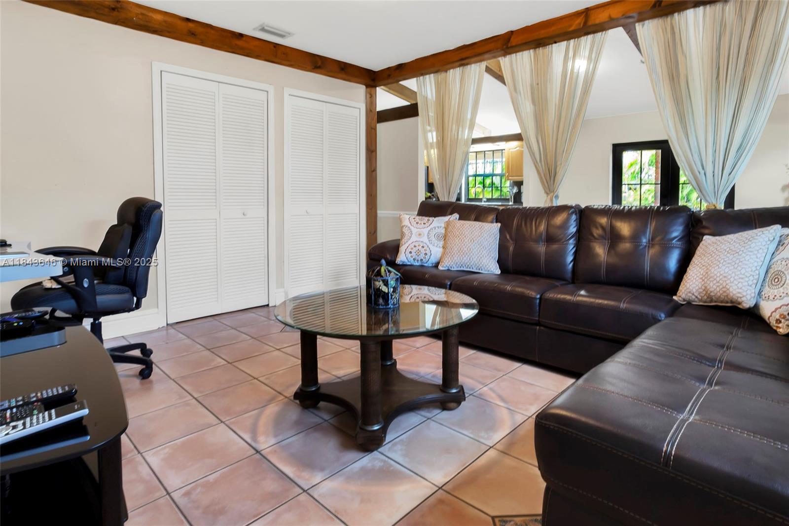 SHORES CALUSA - Residential