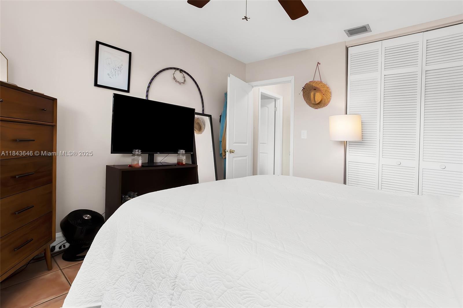 SHORES CALUSA - Residential