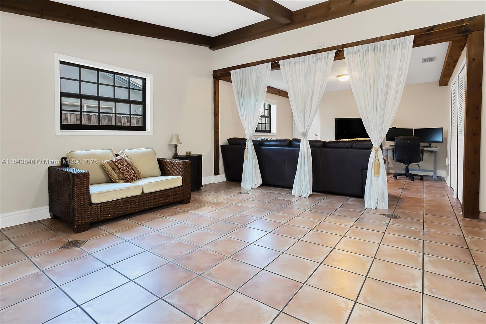 SHORES CALUSA - Residential