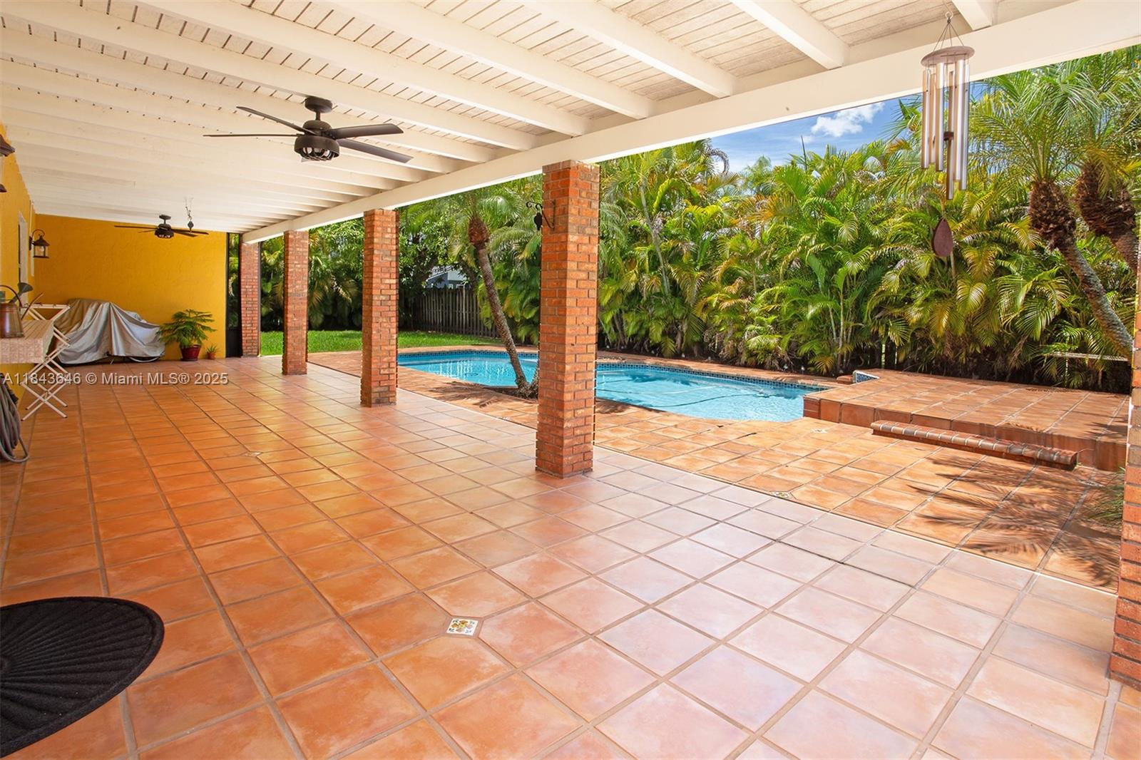 SHORES CALUSA - Residential