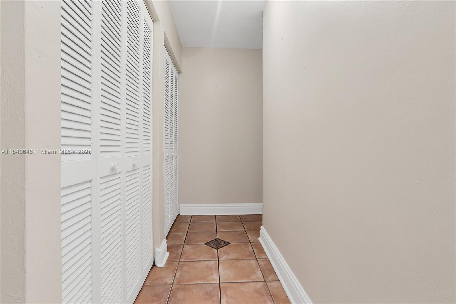 SHORES CALUSA - Residential