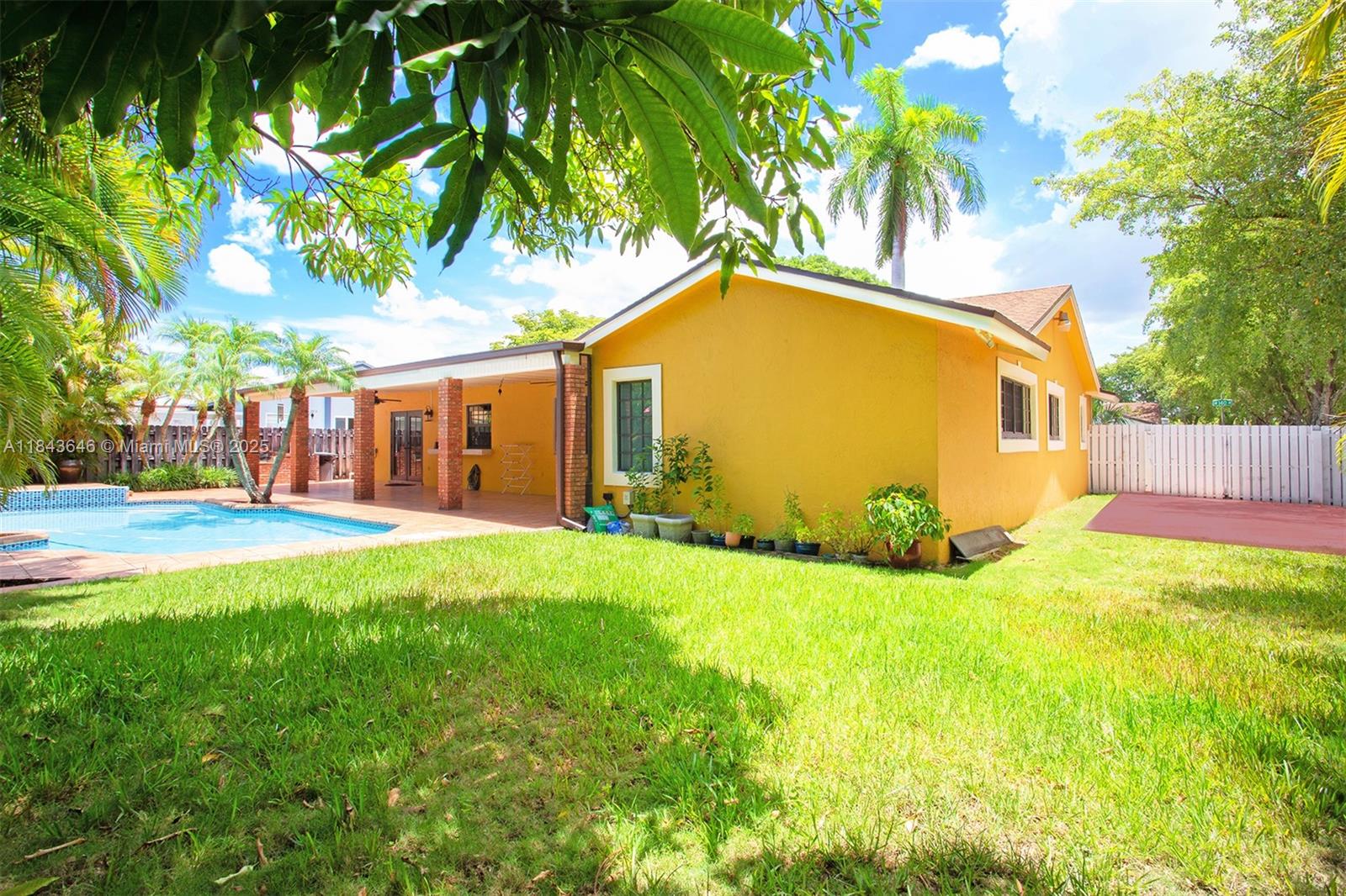 SHORES CALUSA - Residential