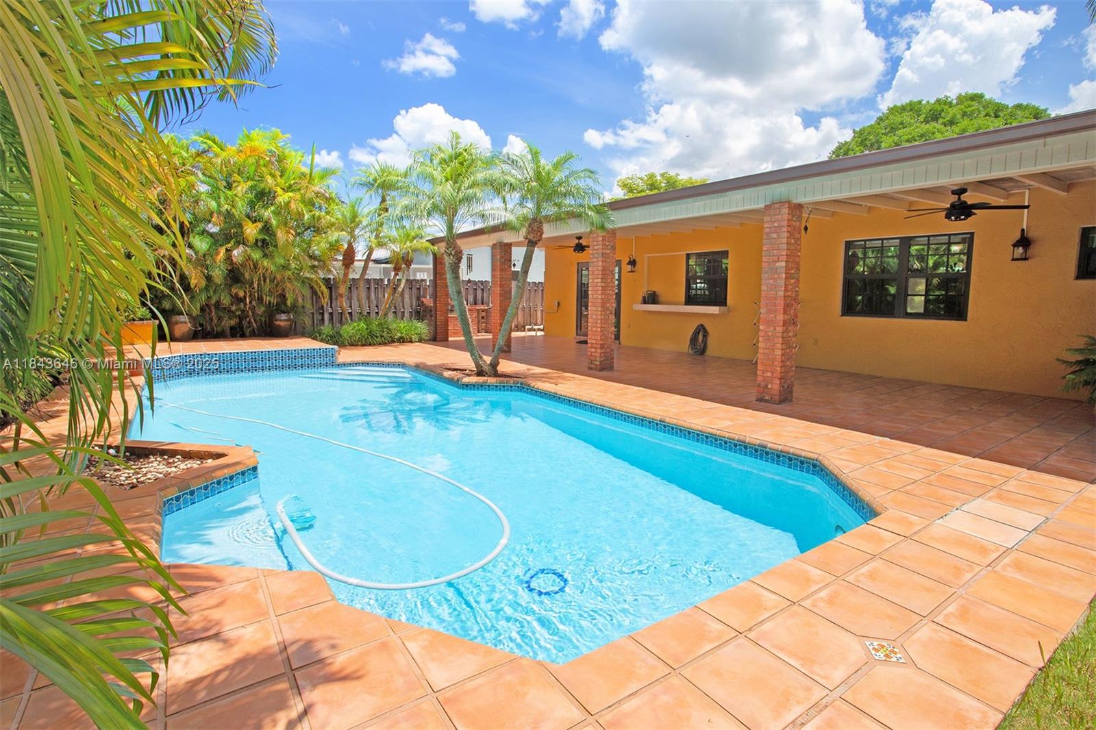 SHORES CALUSA - Residential