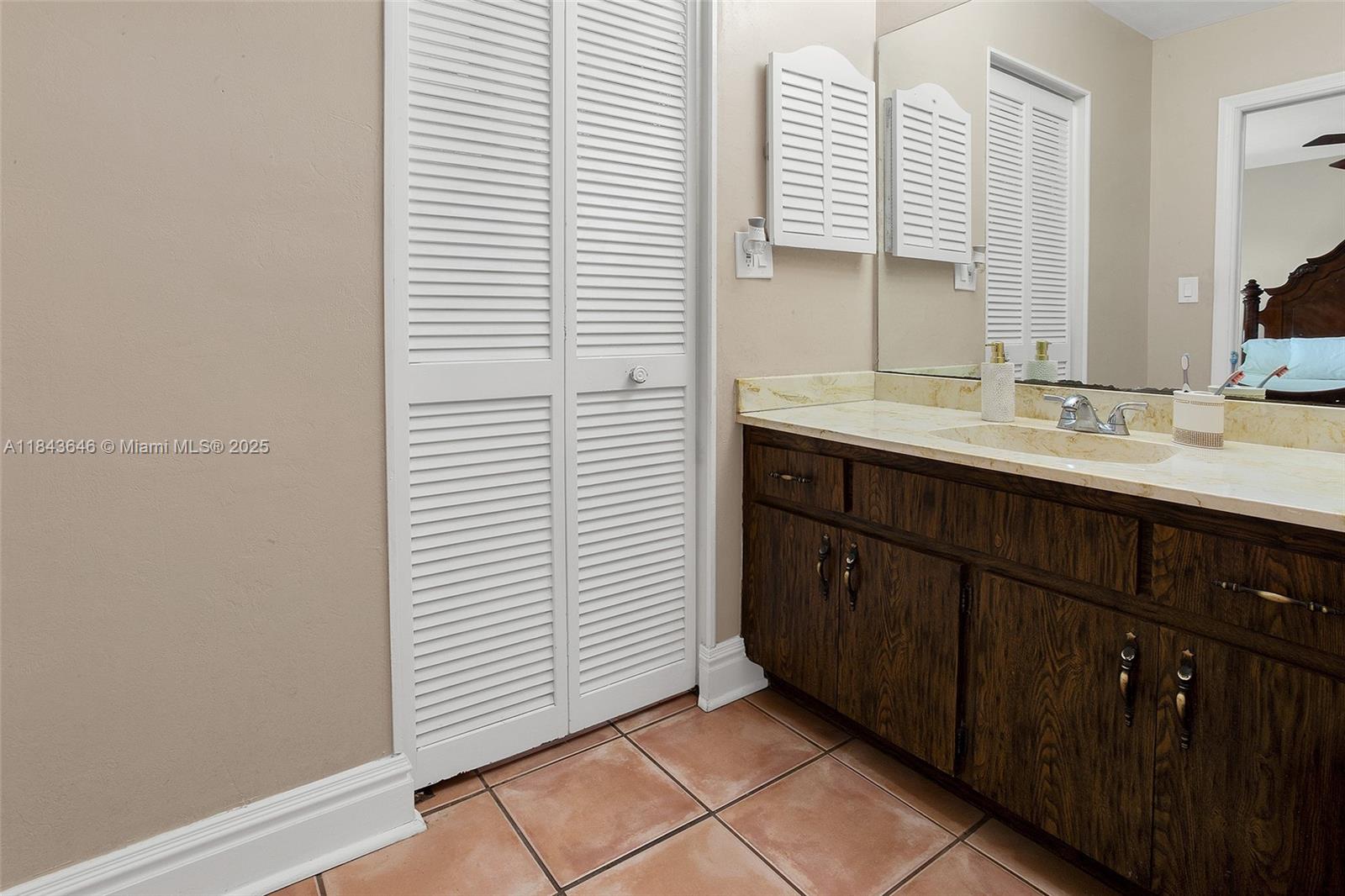 SHORES CALUSA - Residential