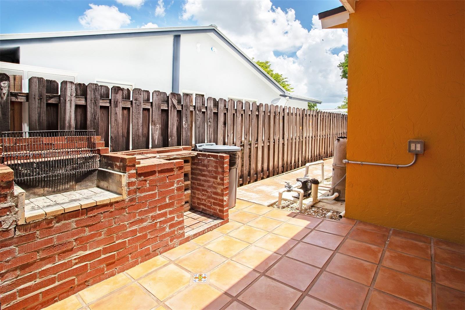 SHORES CALUSA - Residential