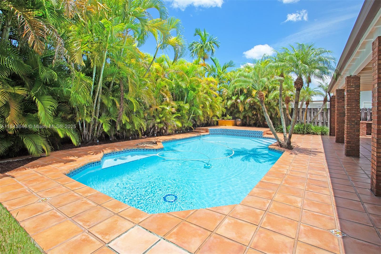 SHORES CALUSA - Residential