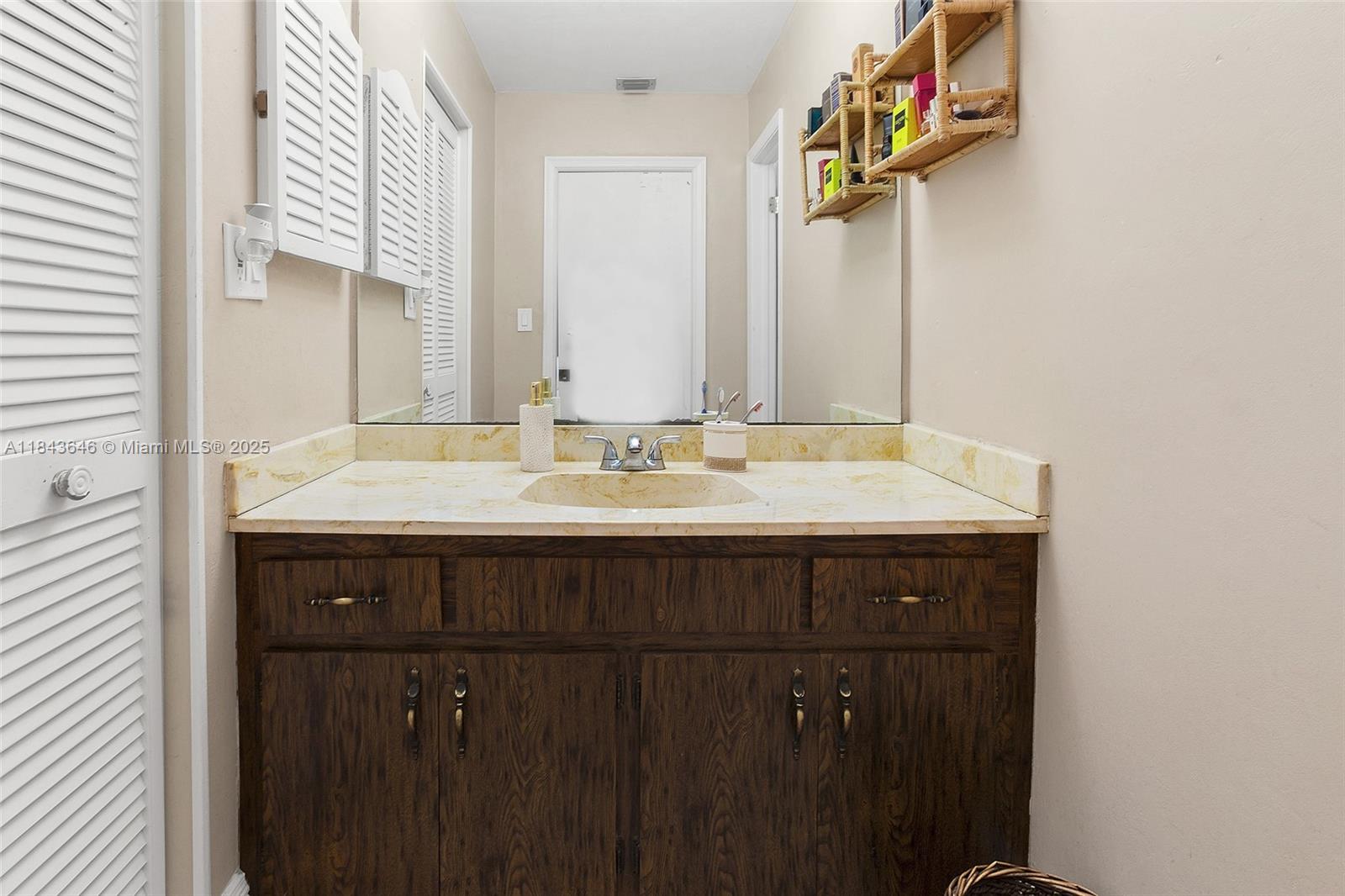 SHORES CALUSA - Residential