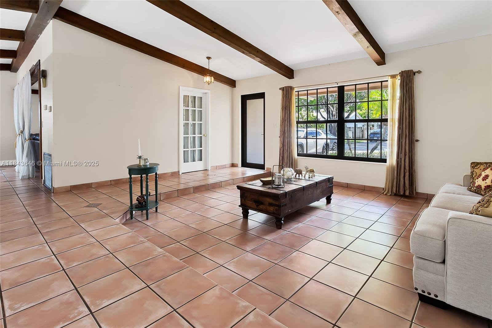 SHORES CALUSA - Residential