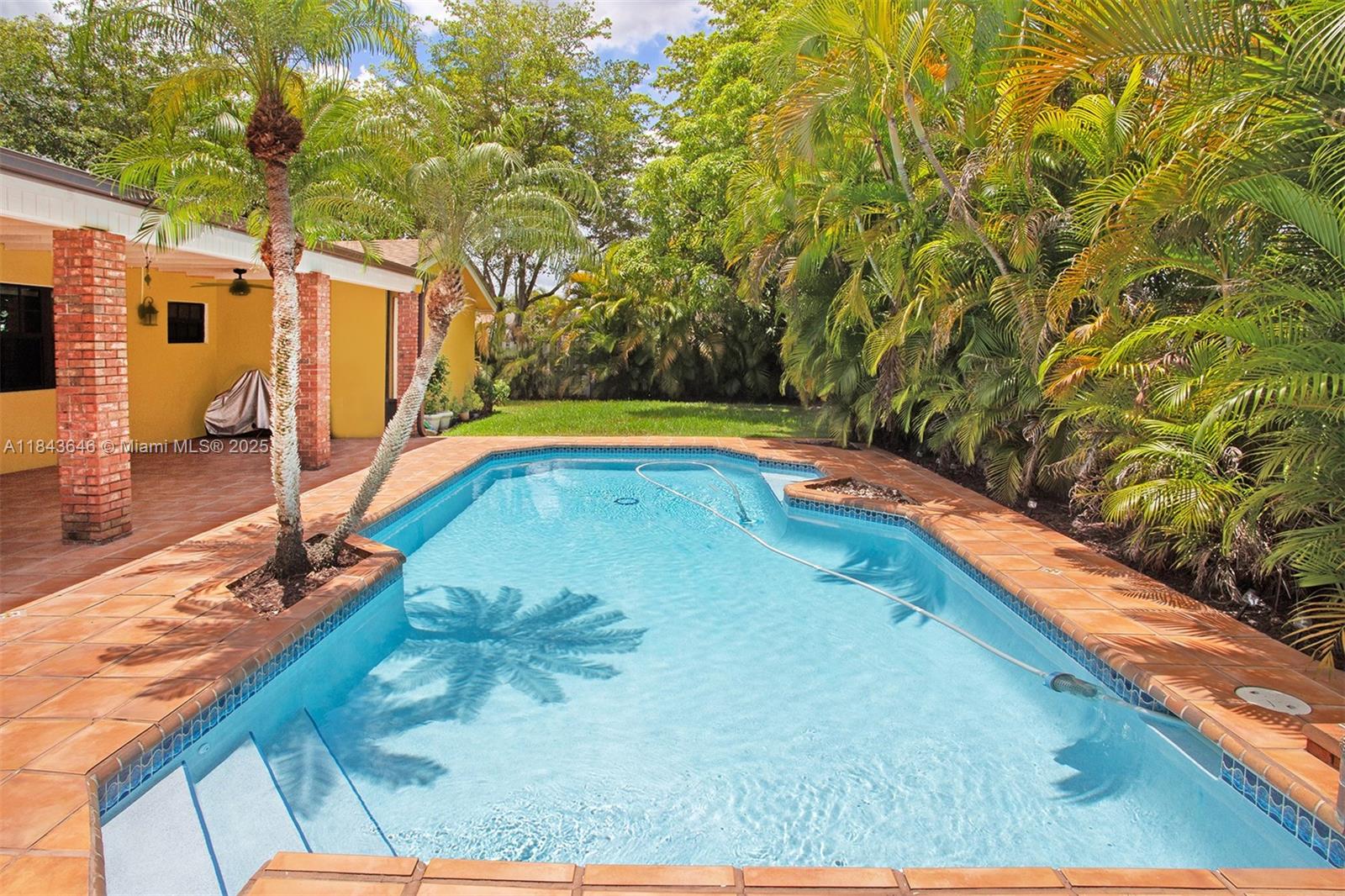 SHORES CALUSA - Residential