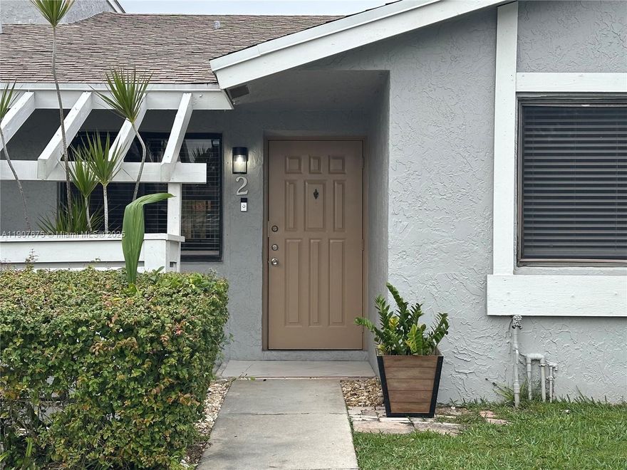 Enjoy serene water views from this modern 2-bedroom, 2-bath villa in the heart of Weston. Bright and inviting, it features an open layout, stainless steel appliances, and an in-unit washer and dryer. Ideally located near top-rated schools, parks, shopping, and dining. Residents can access Bonaventure Town Center Club amenities for a small fee. All-ages community, small pet welcome!