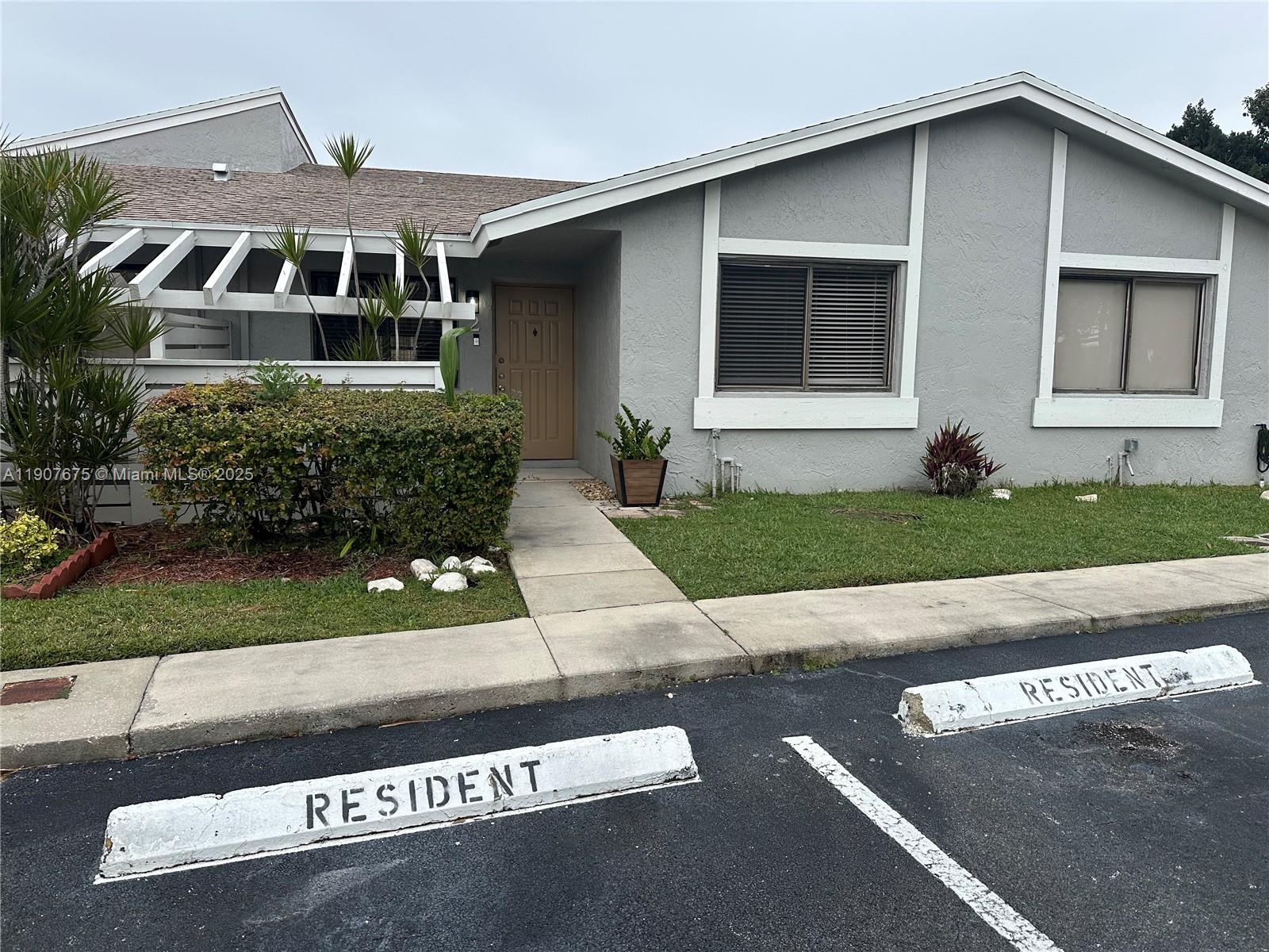 VILLAS OF BONAVENTURE AT - Residential Lease