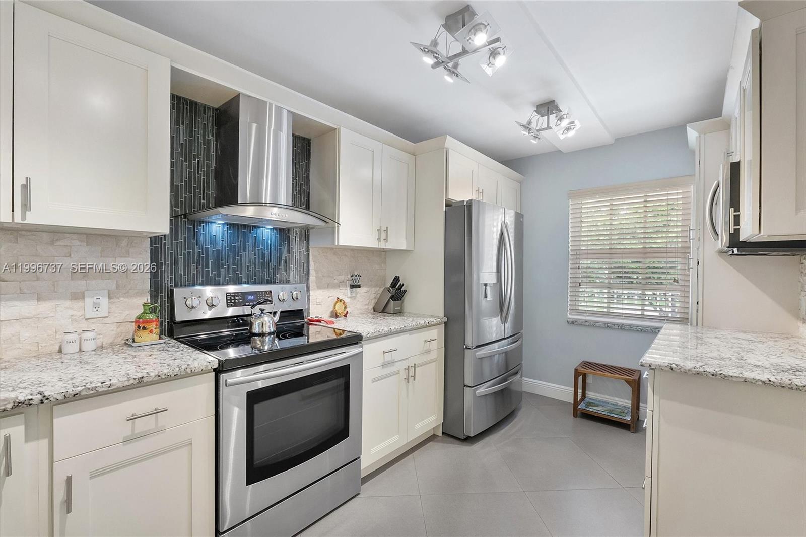 NO 115 PALM-AIRE COUNTRY - Residential