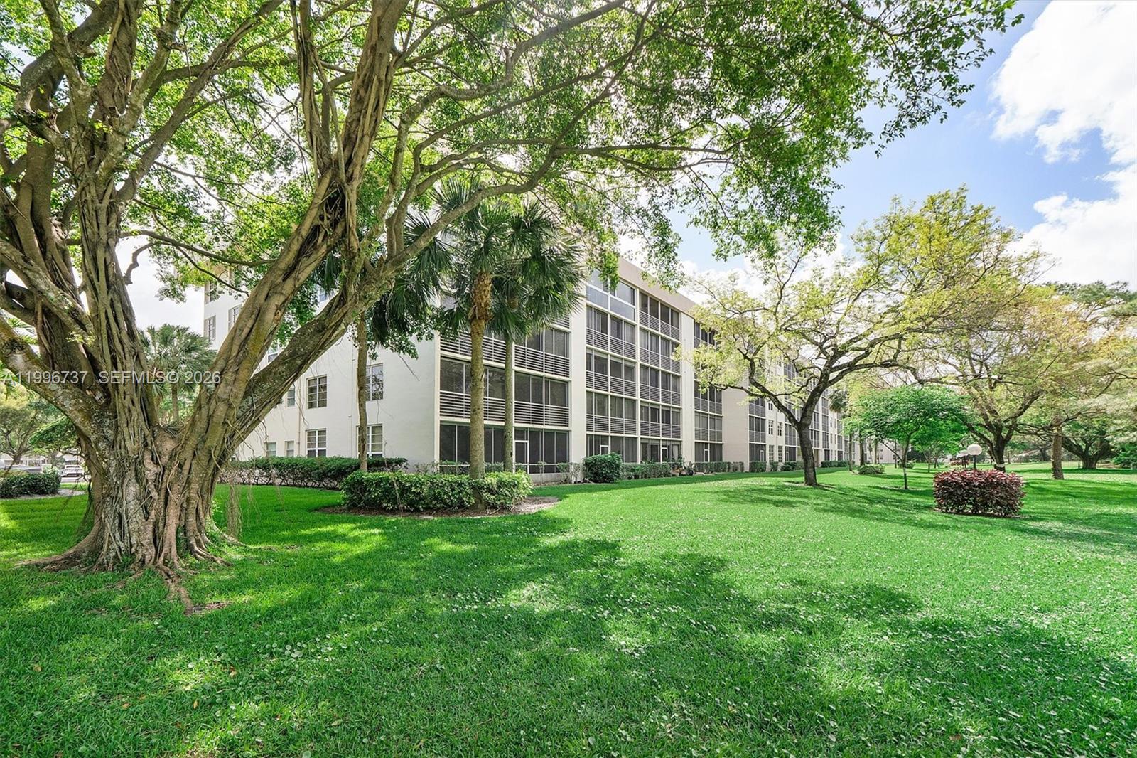 NO 115 PALM-AIRE COUNTRY - Residential