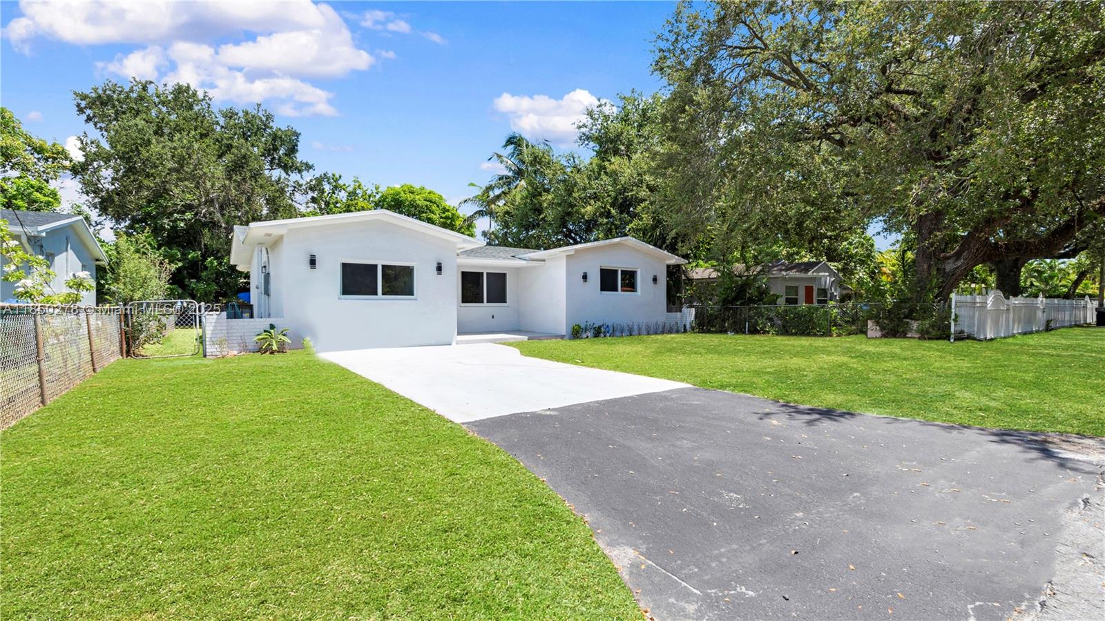255 NE 164th St