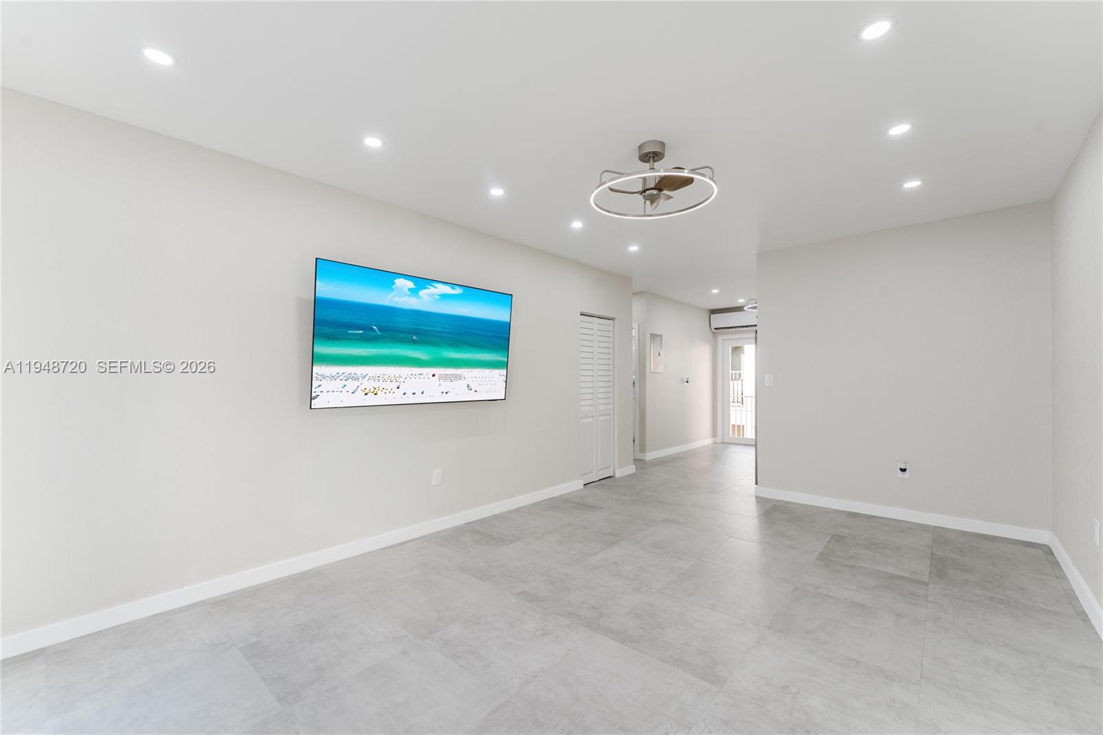 WATERSIDE CONDOMINUIM - Residential