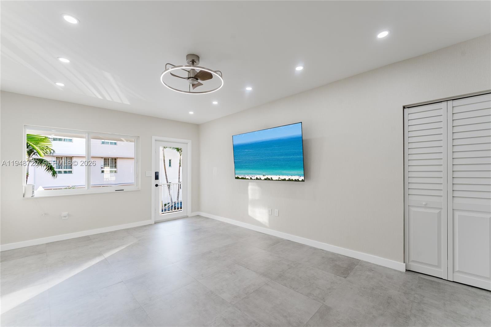 WATERSIDE CONDOMINUIM - Residential