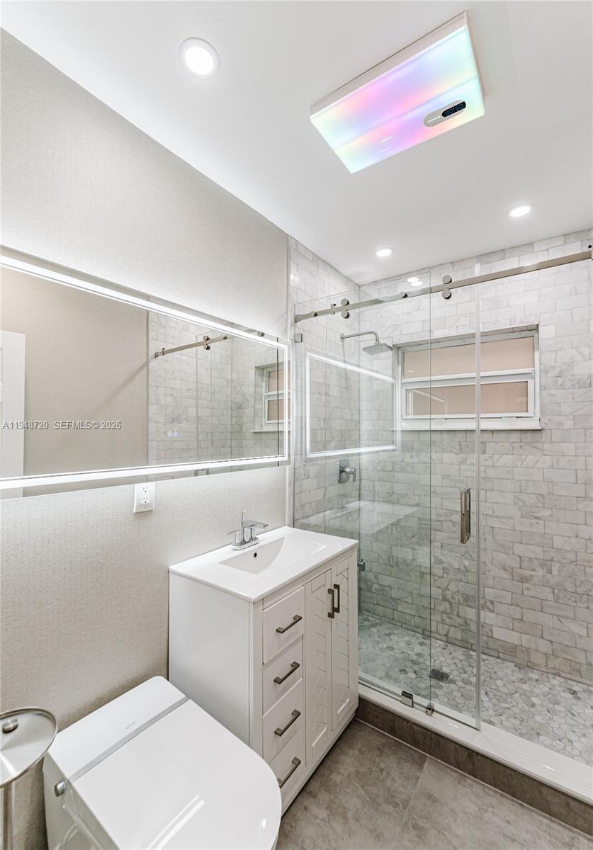 WATERSIDE CONDOMINUIM - Residential