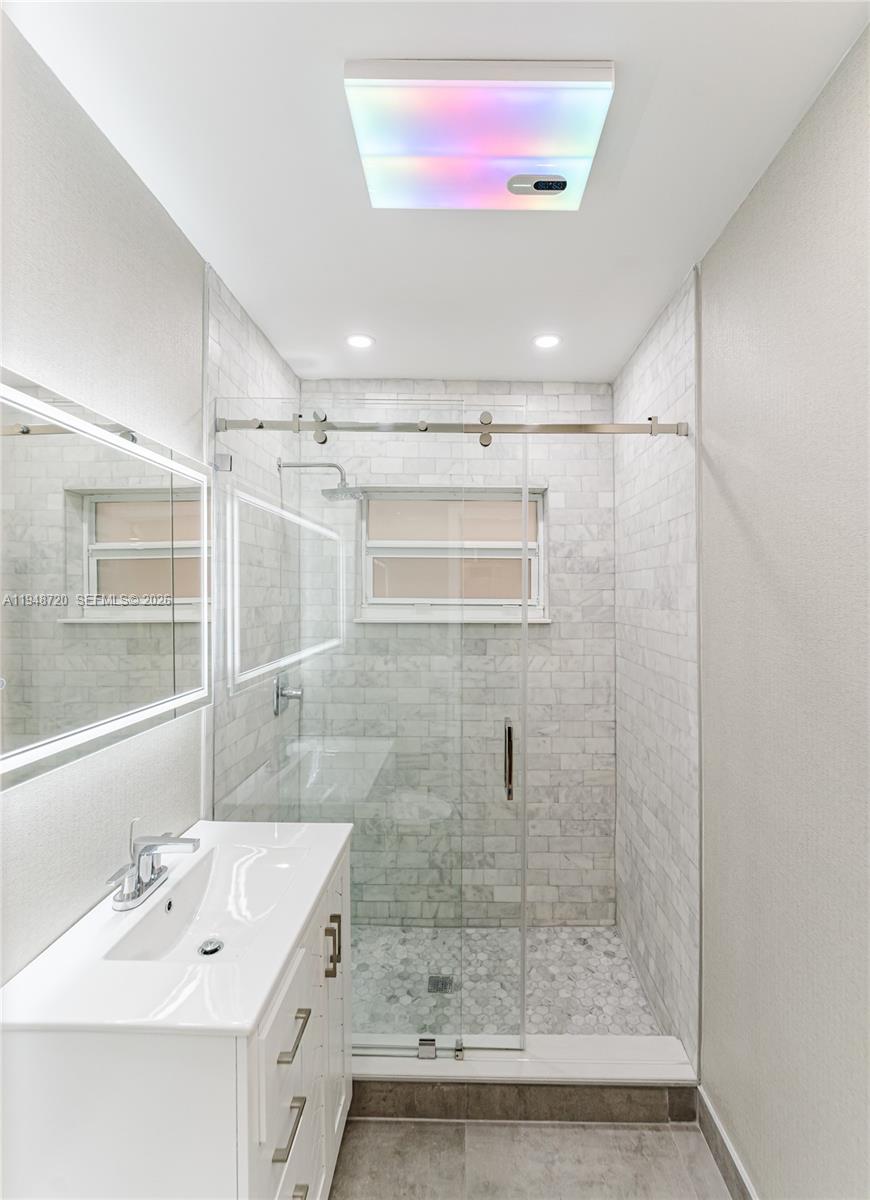 WATERSIDE CONDOMINUIM - Residential