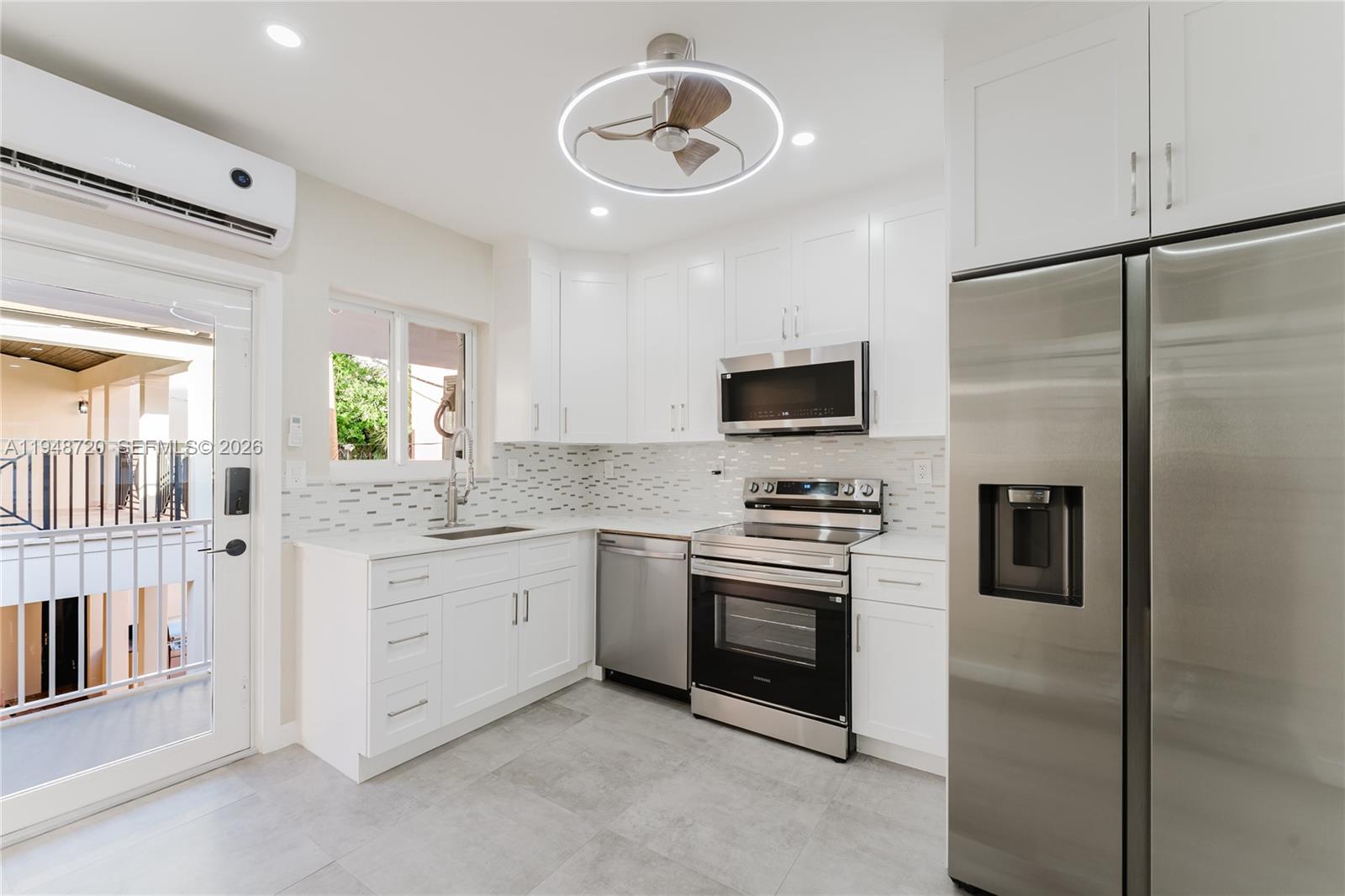 WATERSIDE CONDOMINUIM - Residential